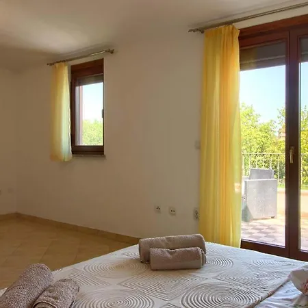 Villa Charming Joy With Private Pool And Sea View Near Medulin Liznjan